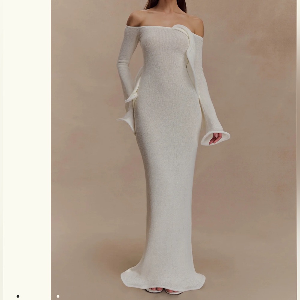 NWT. MESHKI Sandrine Off Shoulder Knit Maxi Dress - White